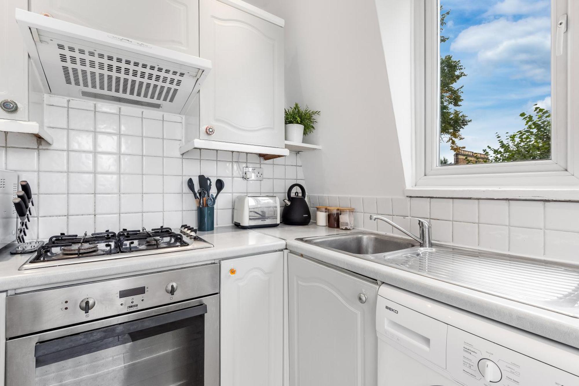 Apartamento Newly Renovated Kensington 2 Bedroom With Balcony Near Harrods Sleeps 6, 2 Min Walk From Station Londres