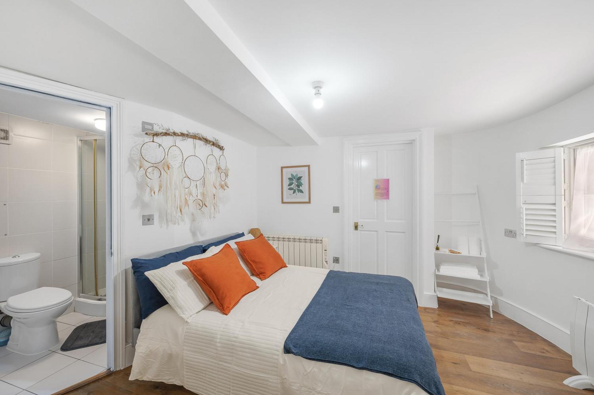 Apartment Bright And Spacious 2 Bedroom Flat With Ensuite Bathrooms In London Se5 London