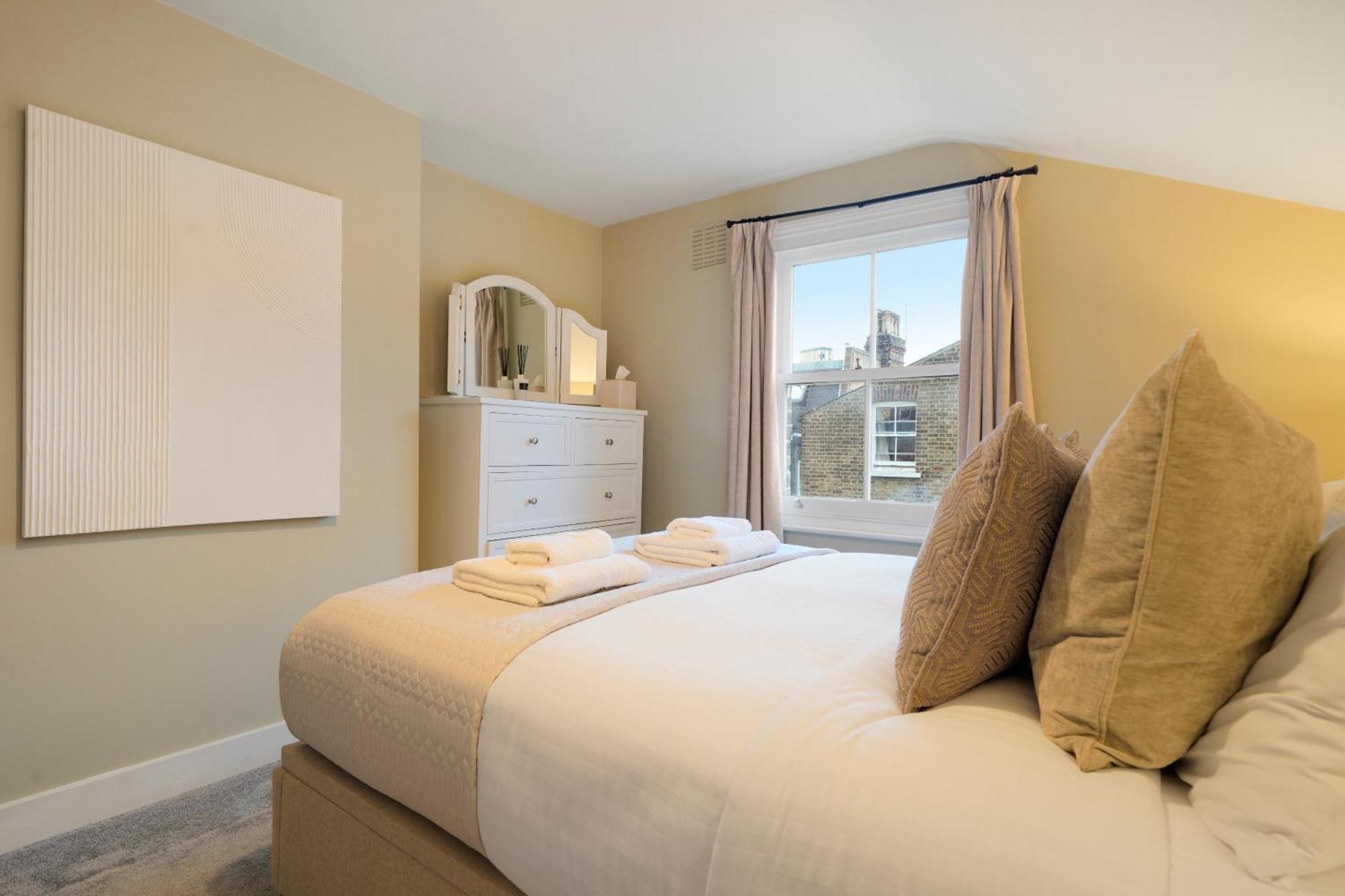 Luxury - In Battersea Park & Power Station * London