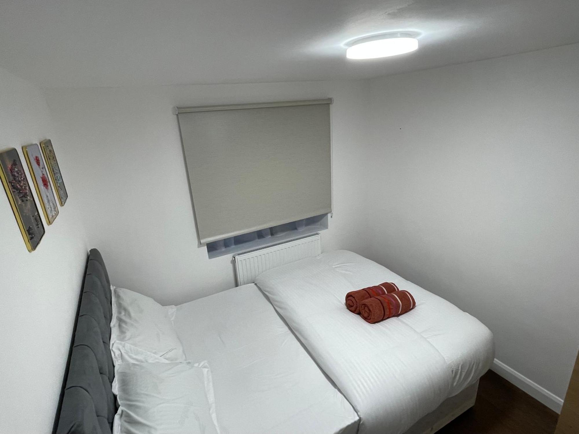 Two Bedroom Central Location Modern Flat Stratford Appartement Londen