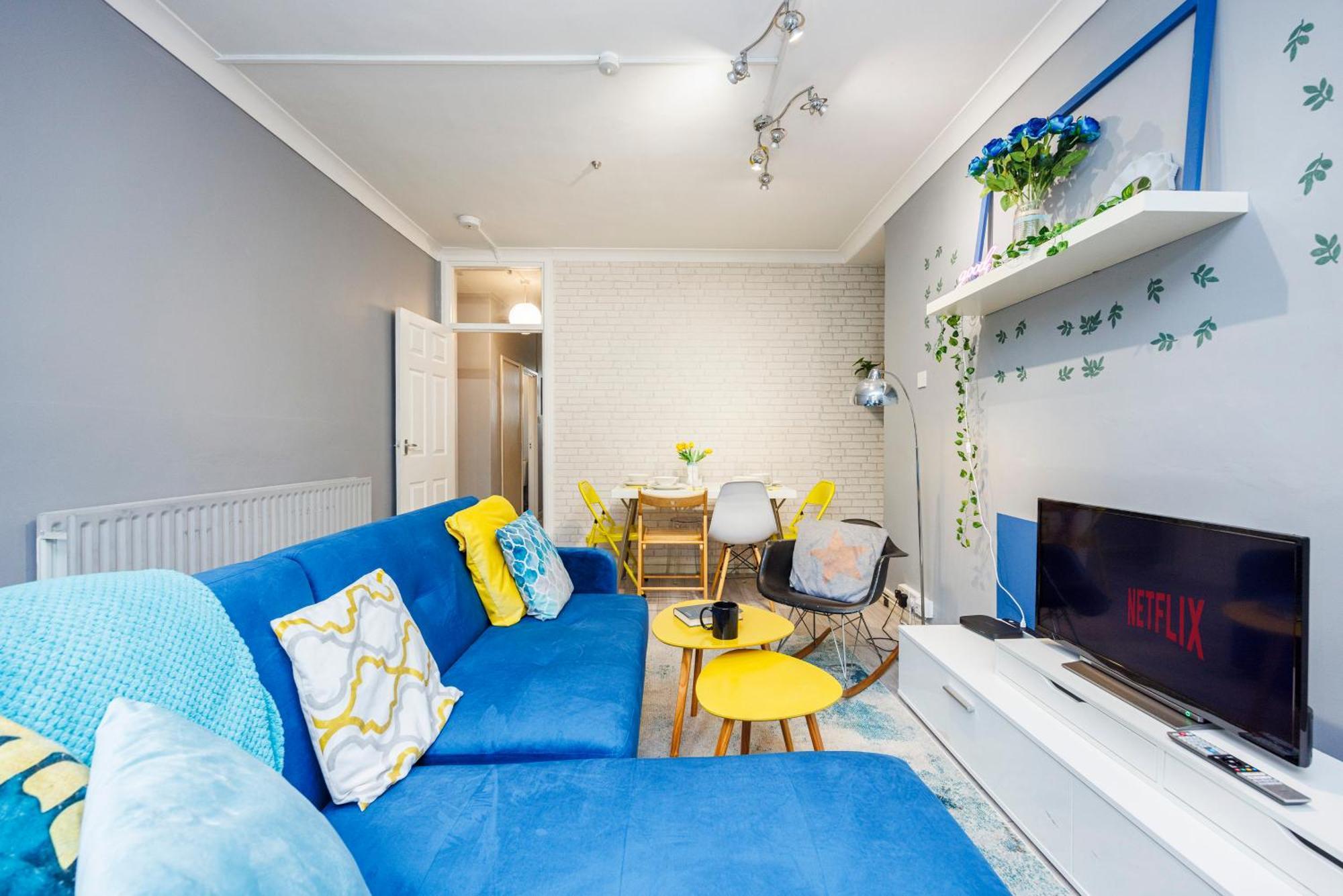 Spacious 2-bedroom With Terrace, Garden Views & Free Wifi Near Olympic Stadium Apartment *
