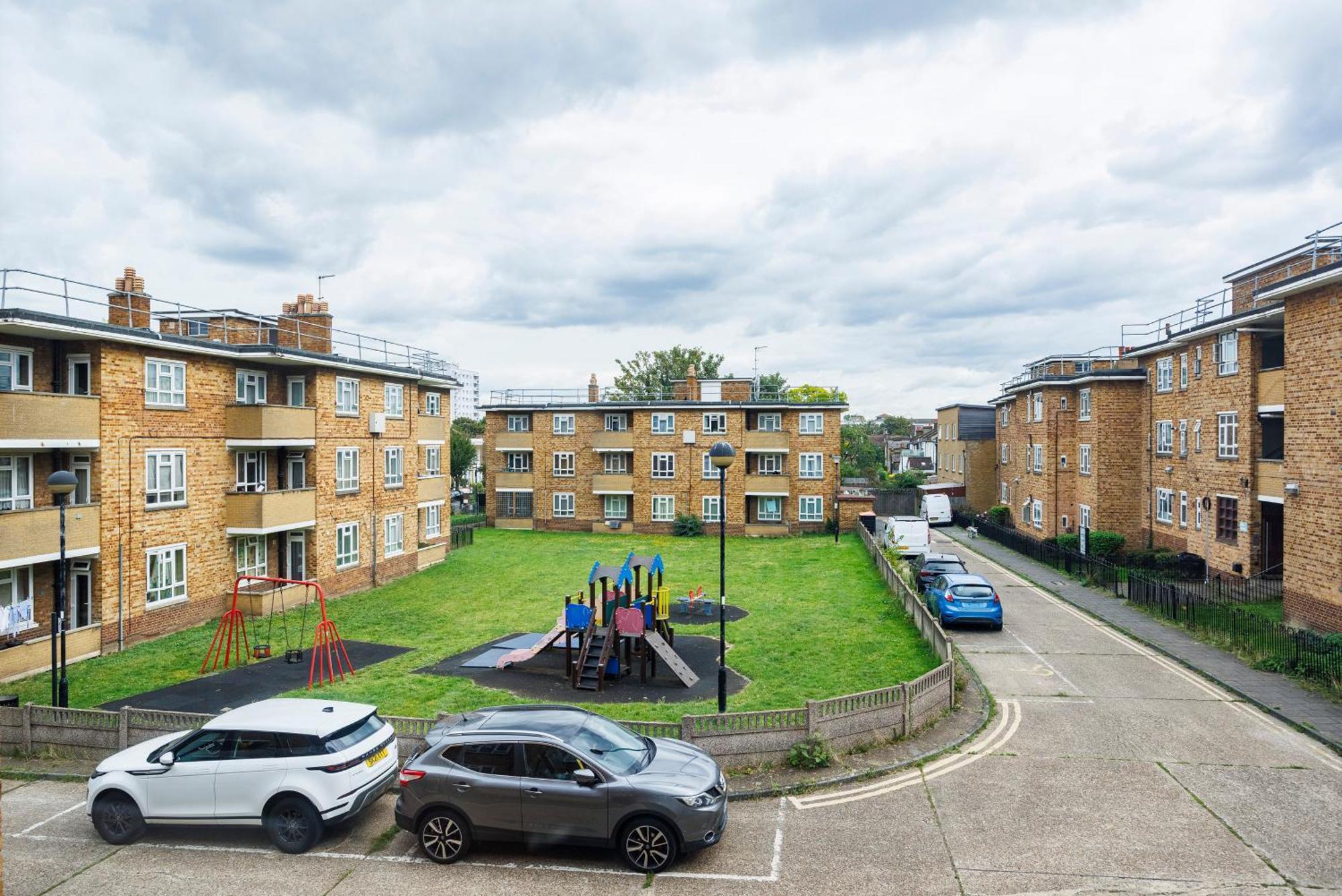 Apartment Spacious 2-bedroom With Terrace, Garden Views & Free Wifi Near Olympic Stadium *