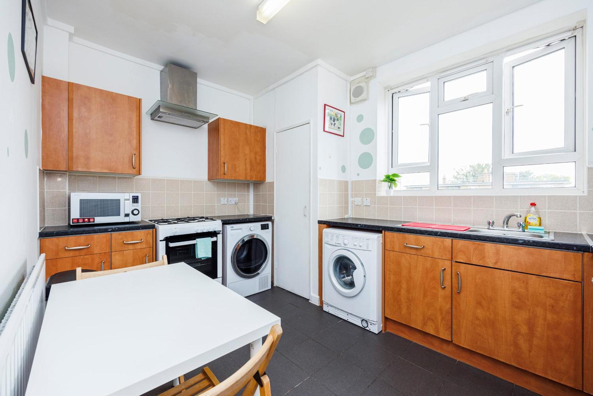 Apartment Spacious 2-bedroom With Terrace, Garden Views & Free Wifi Near Olympic Stadium London