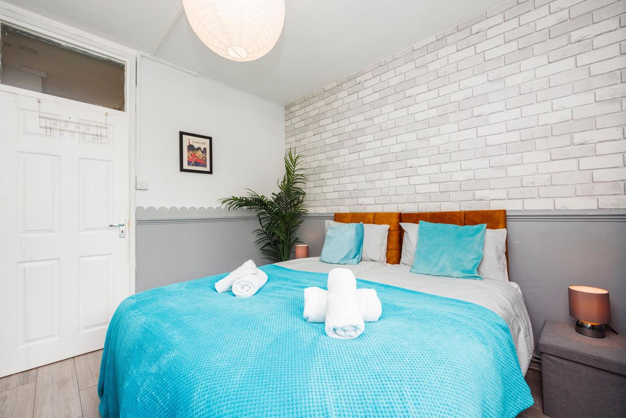 Spacious 2-bedroom With Terrace, Garden Views & Free Wifi Near Olympic Stadium * London