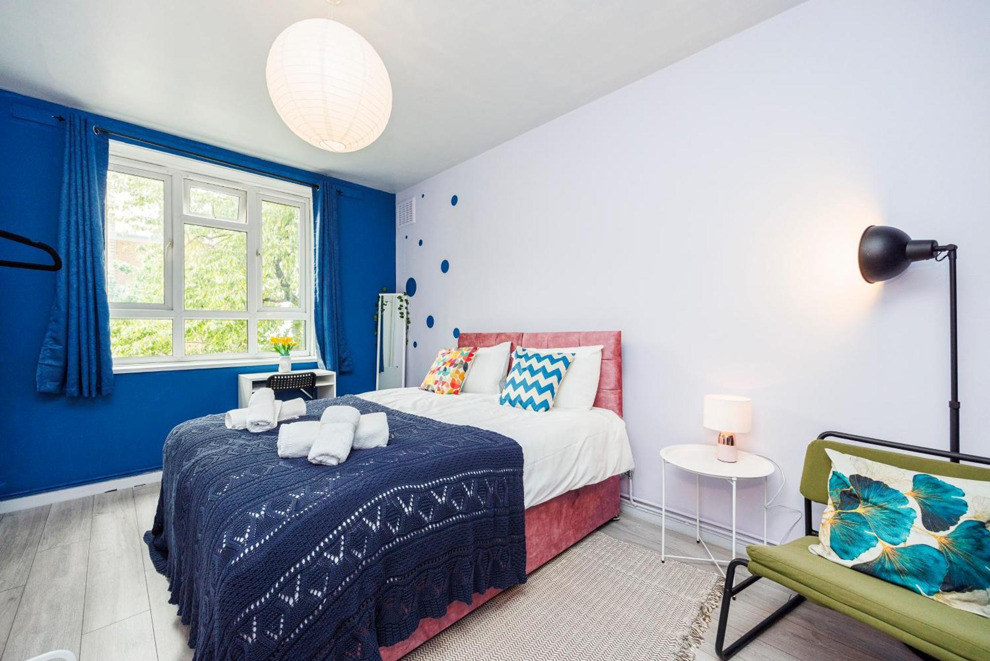 Spacious 2-bedroom With Terrace, Garden Views & Free Wifi Near Olympic Stadium Apartment *