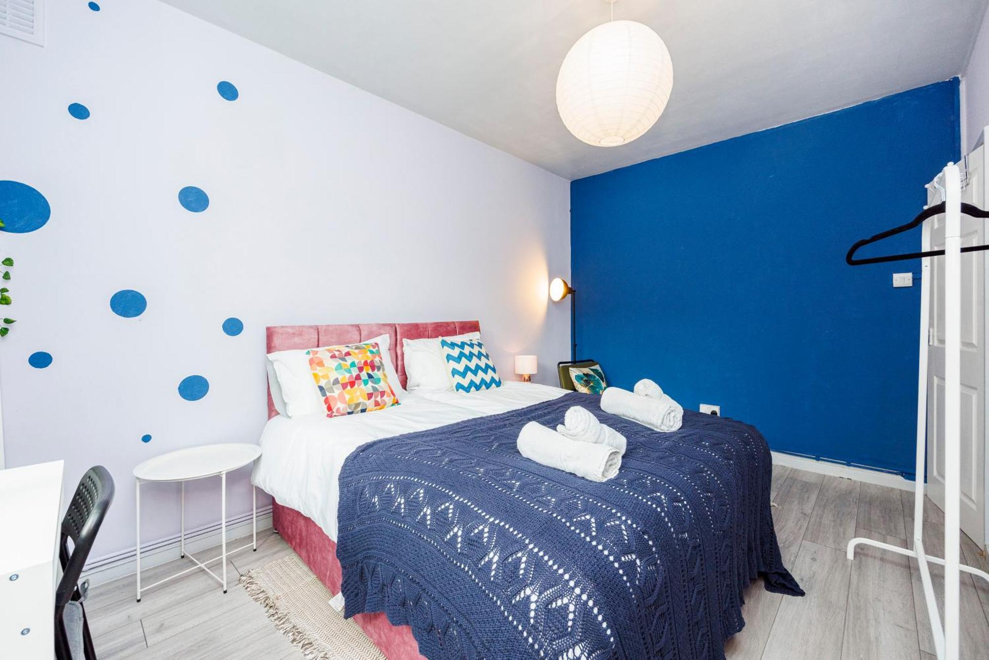 Spacious 2-bedroom With Terrace, Garden Views & Free Wifi Near Olympic Stadium * London