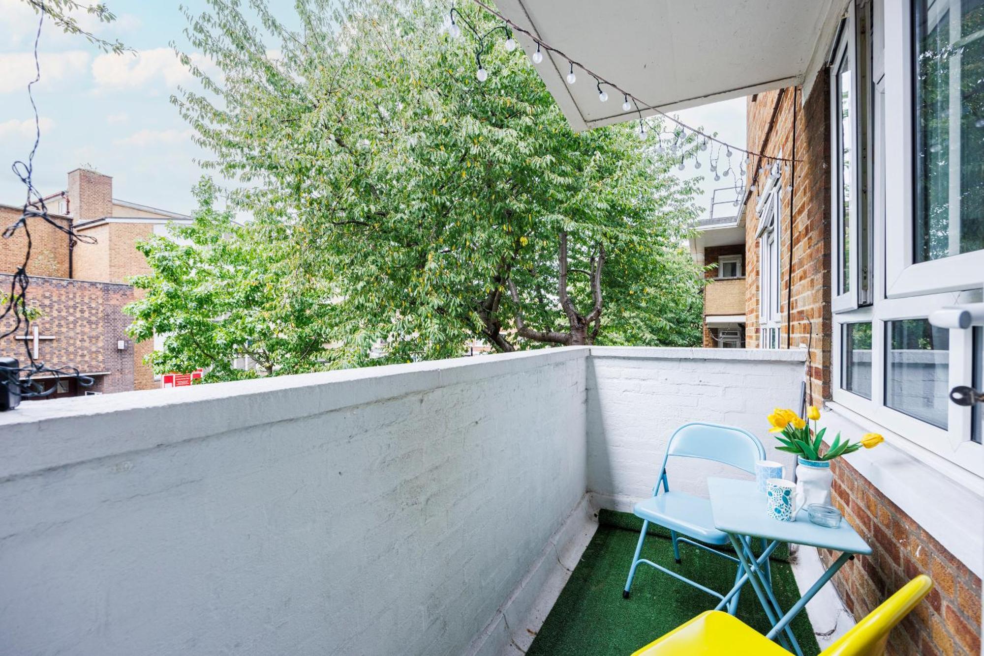 Spacious 2-bedroom With Terrace, Garden Views & Free Wifi Near Olympic Stadium Apartment