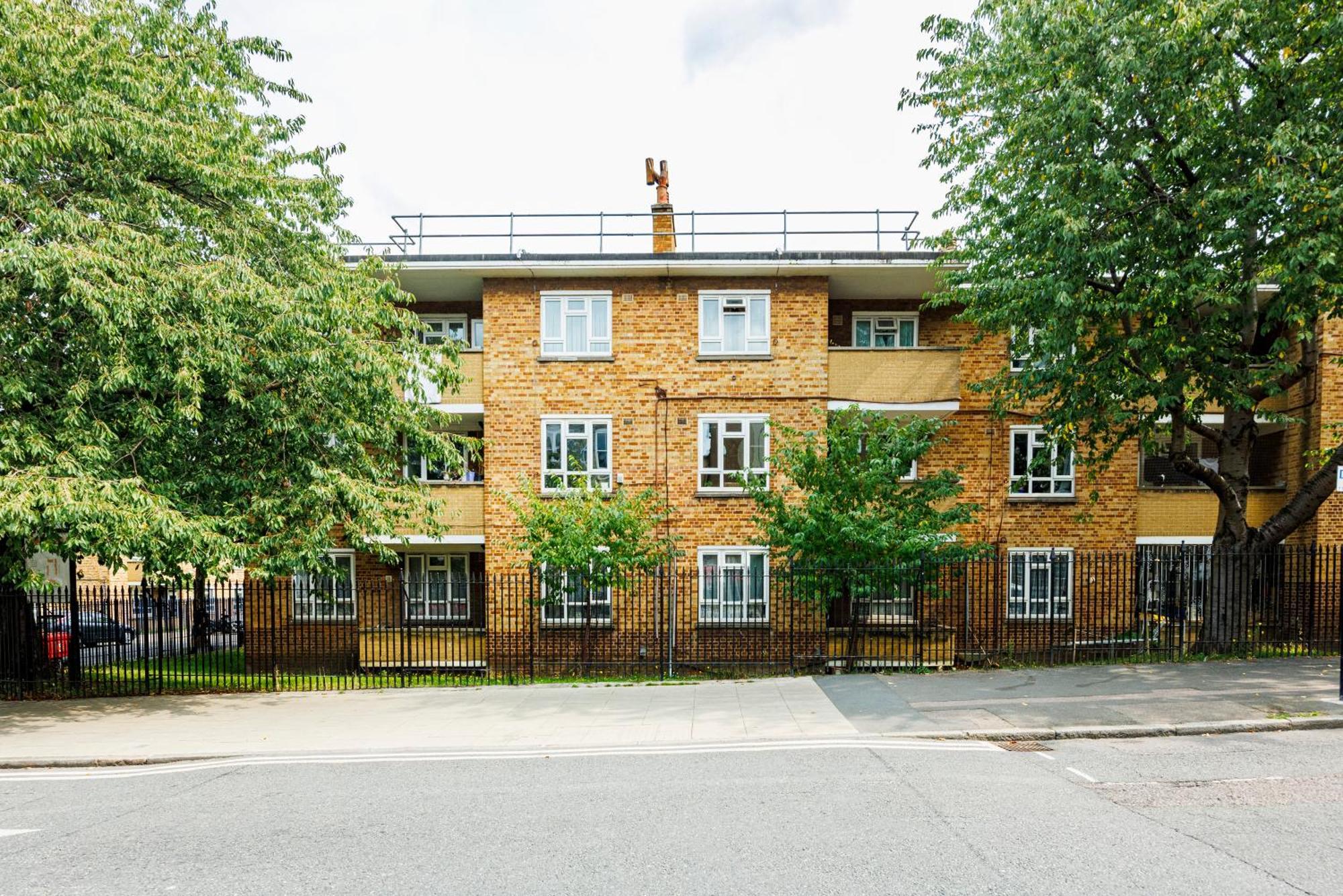 Spacious 2-bedroom With Terrace, Garden Views & Free Wifi Near Olympic Stadium London