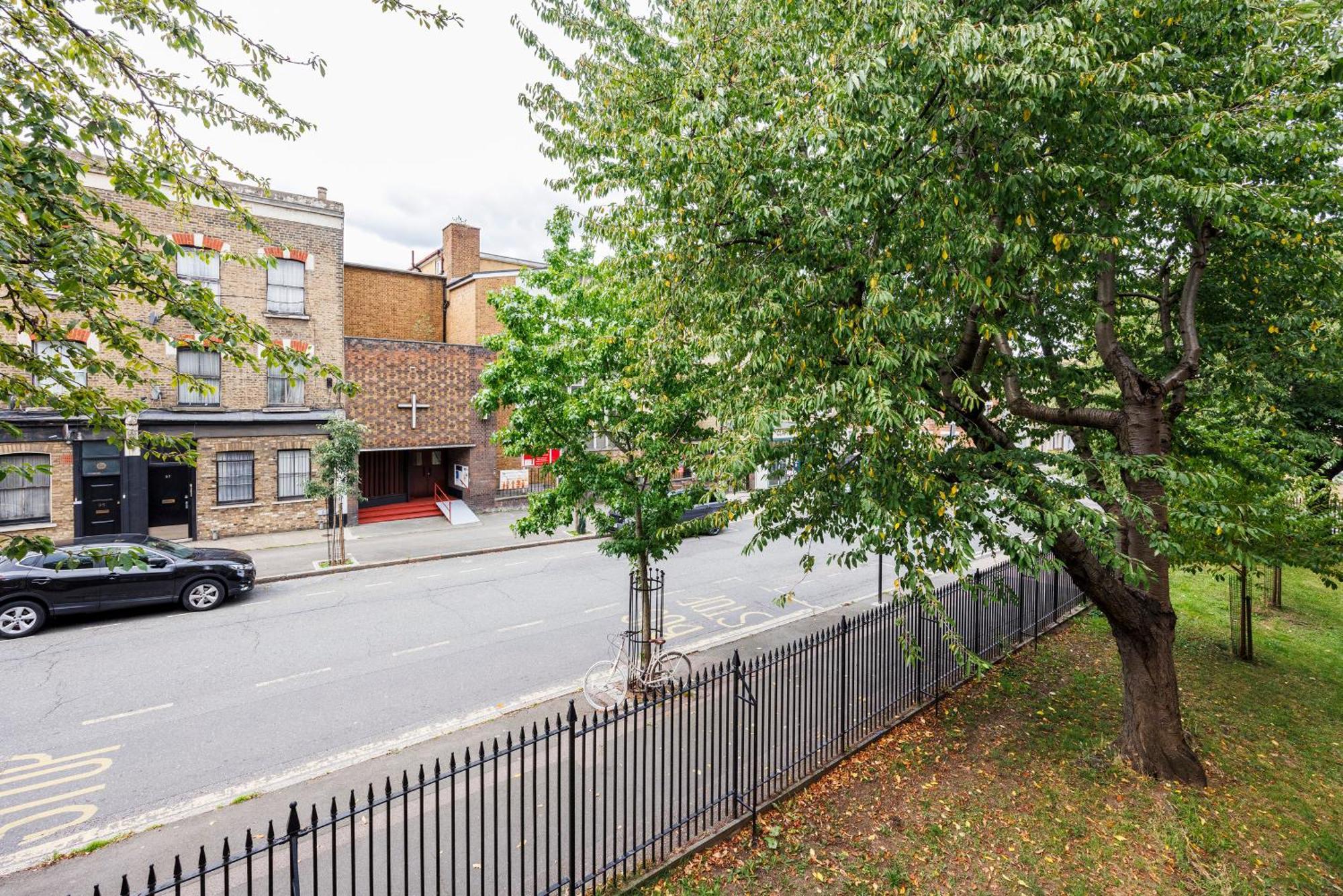 Apartment Spacious 2-bedroom With Terrace, Garden Views & Free Wifi Near Olympic Stadium