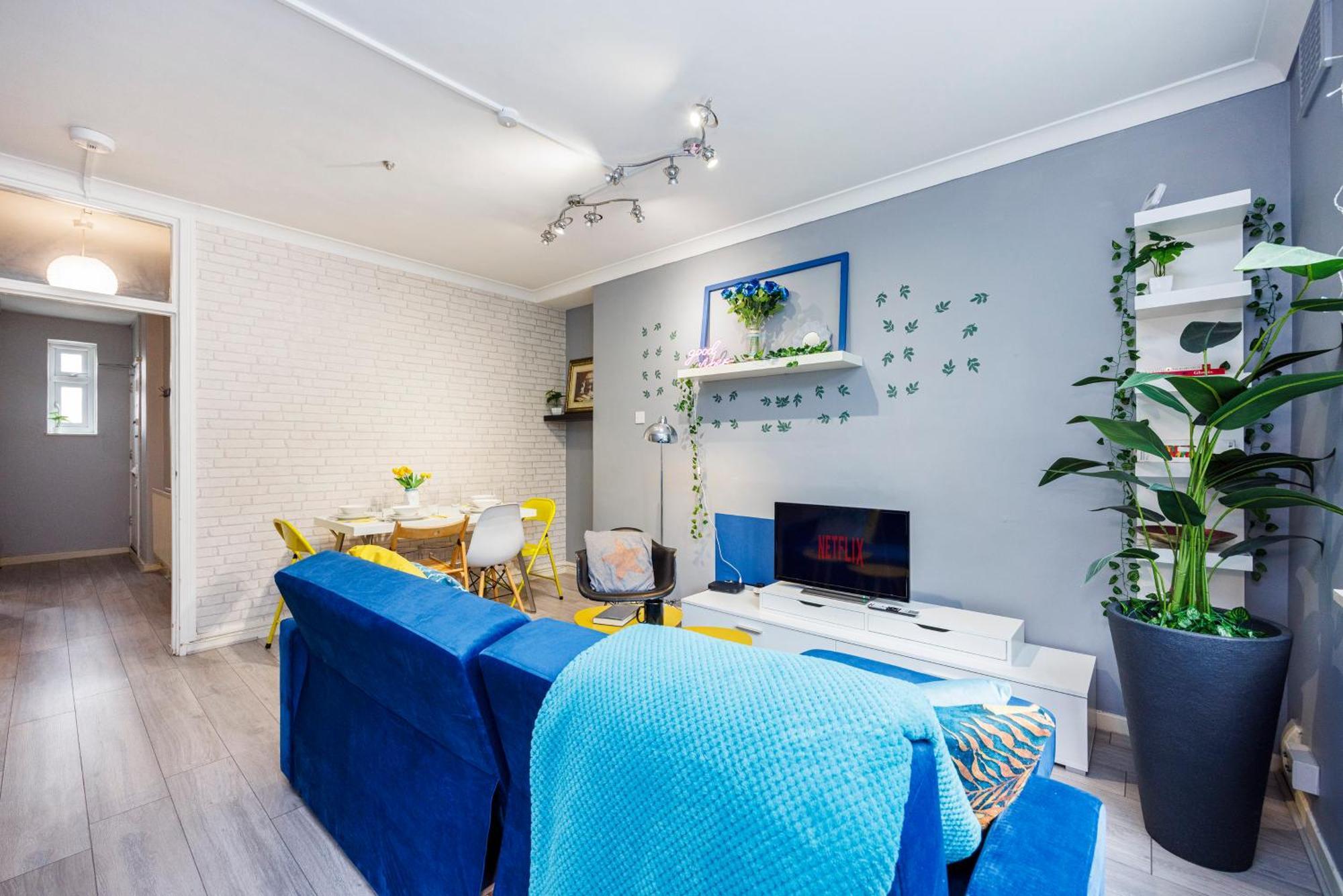 Spacious 2-bedroom With Terrace, Garden Views & Free Wifi Near Olympic Stadium *