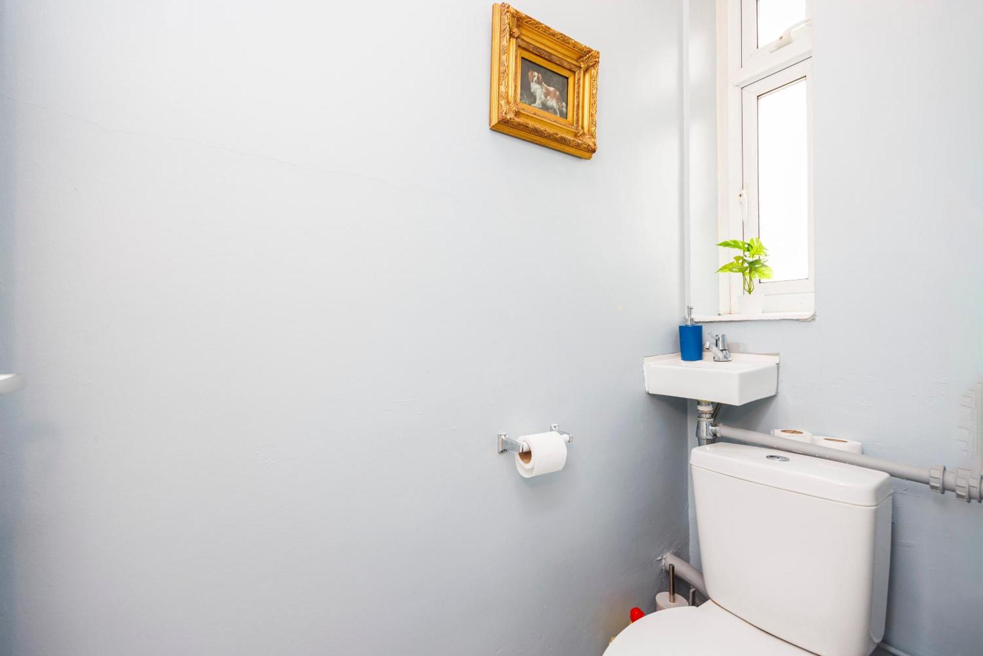Spacious 2-bedroom With Terrace, Garden Views & Free Wifi Near Olympic Stadium *