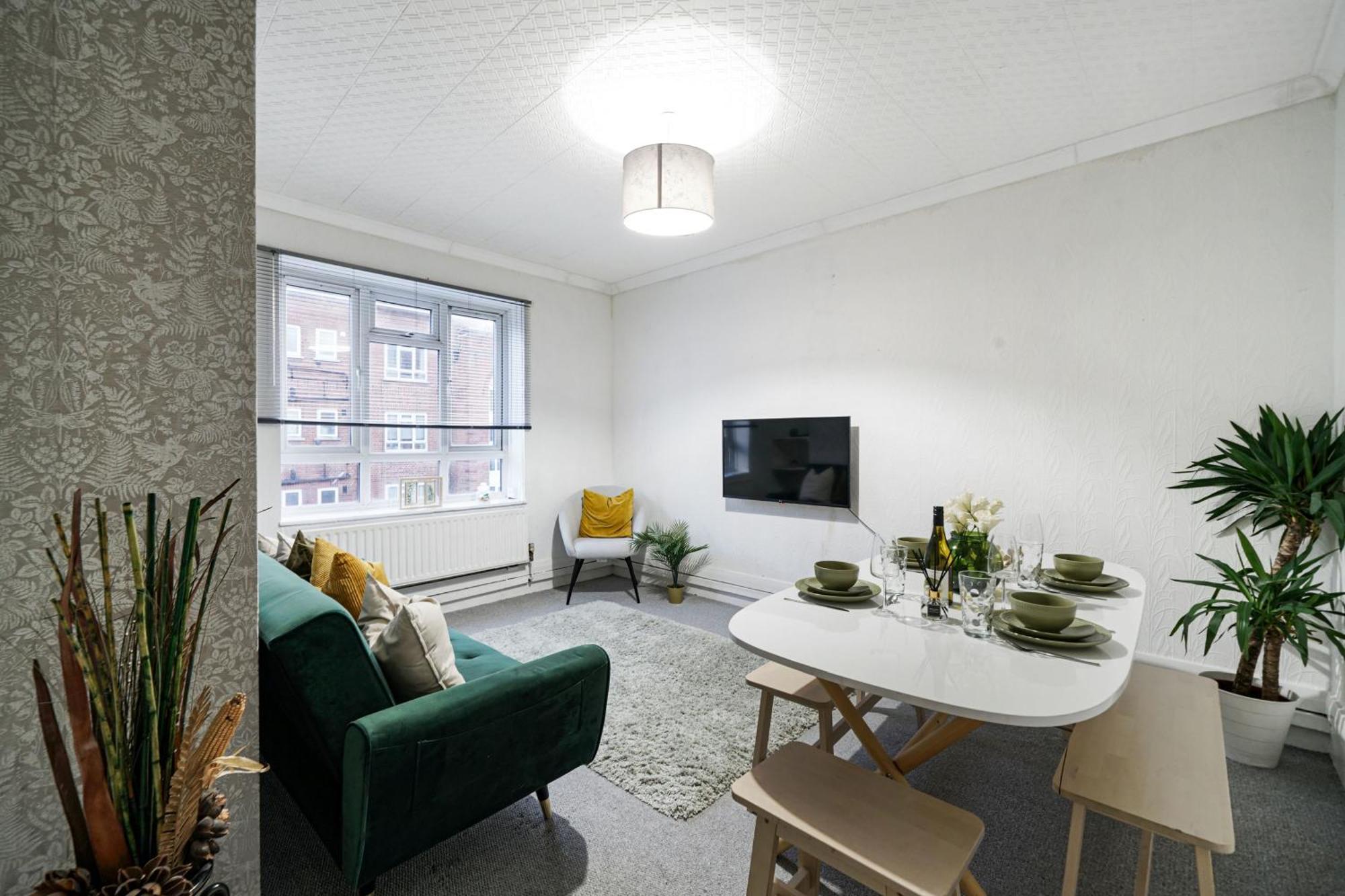 Two Bedroom By Livestay Short Lets & Serviced London, Clapham *
