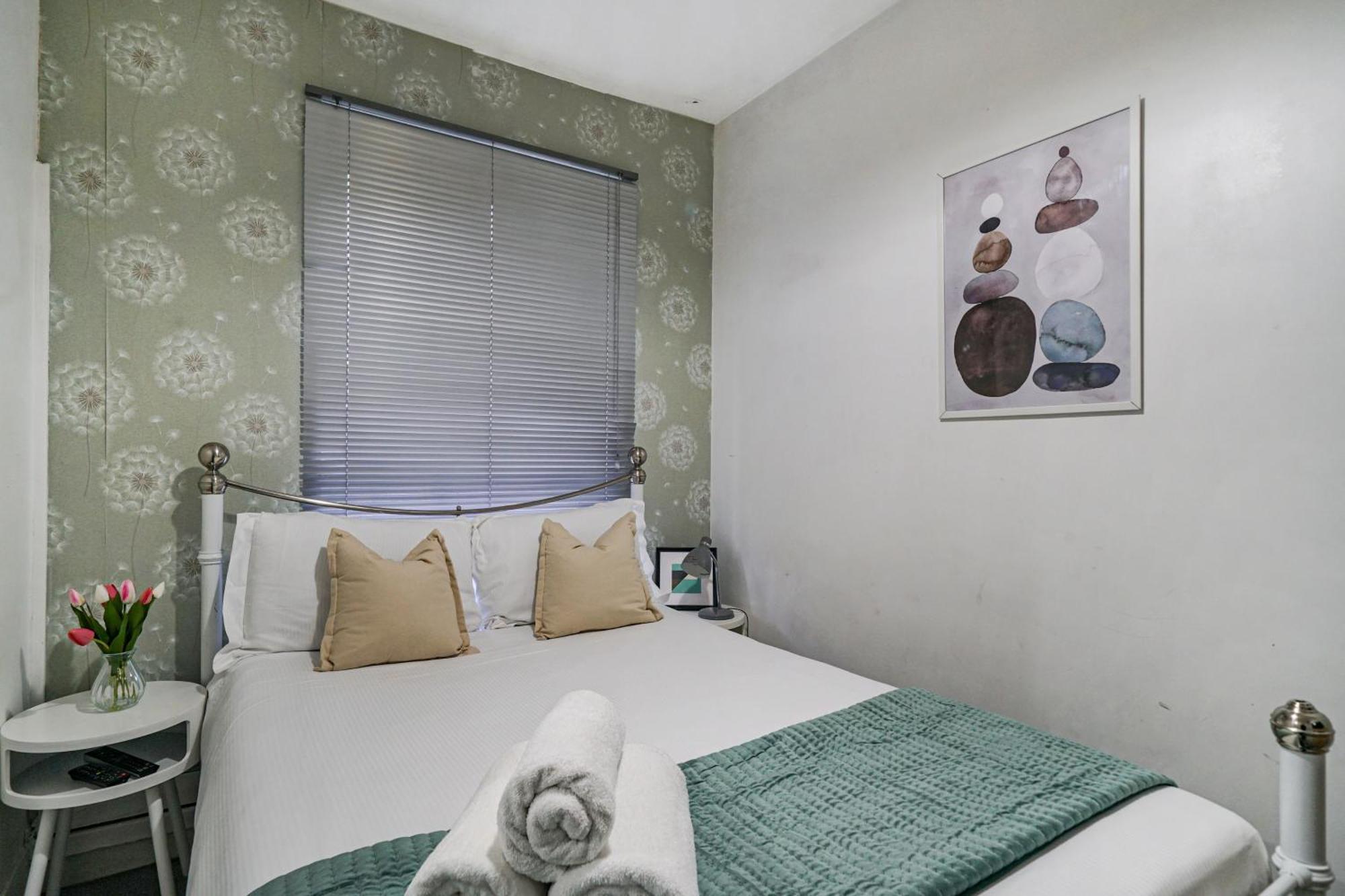 Apartment Two Bedroom By Livestay Short Lets & Serviced London, Clapham London