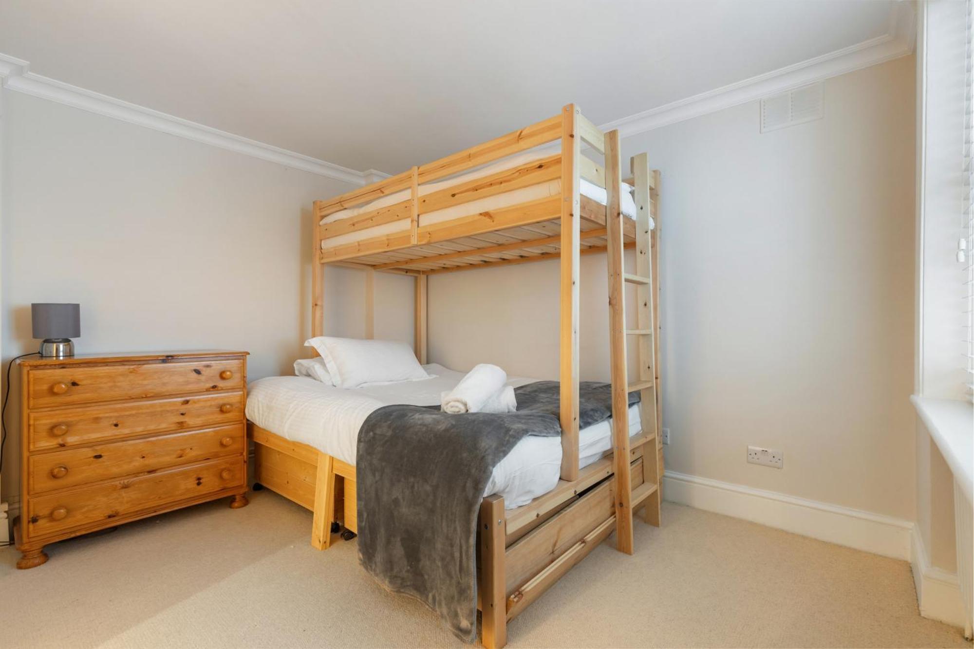 Kensington Spacious Apartamento *