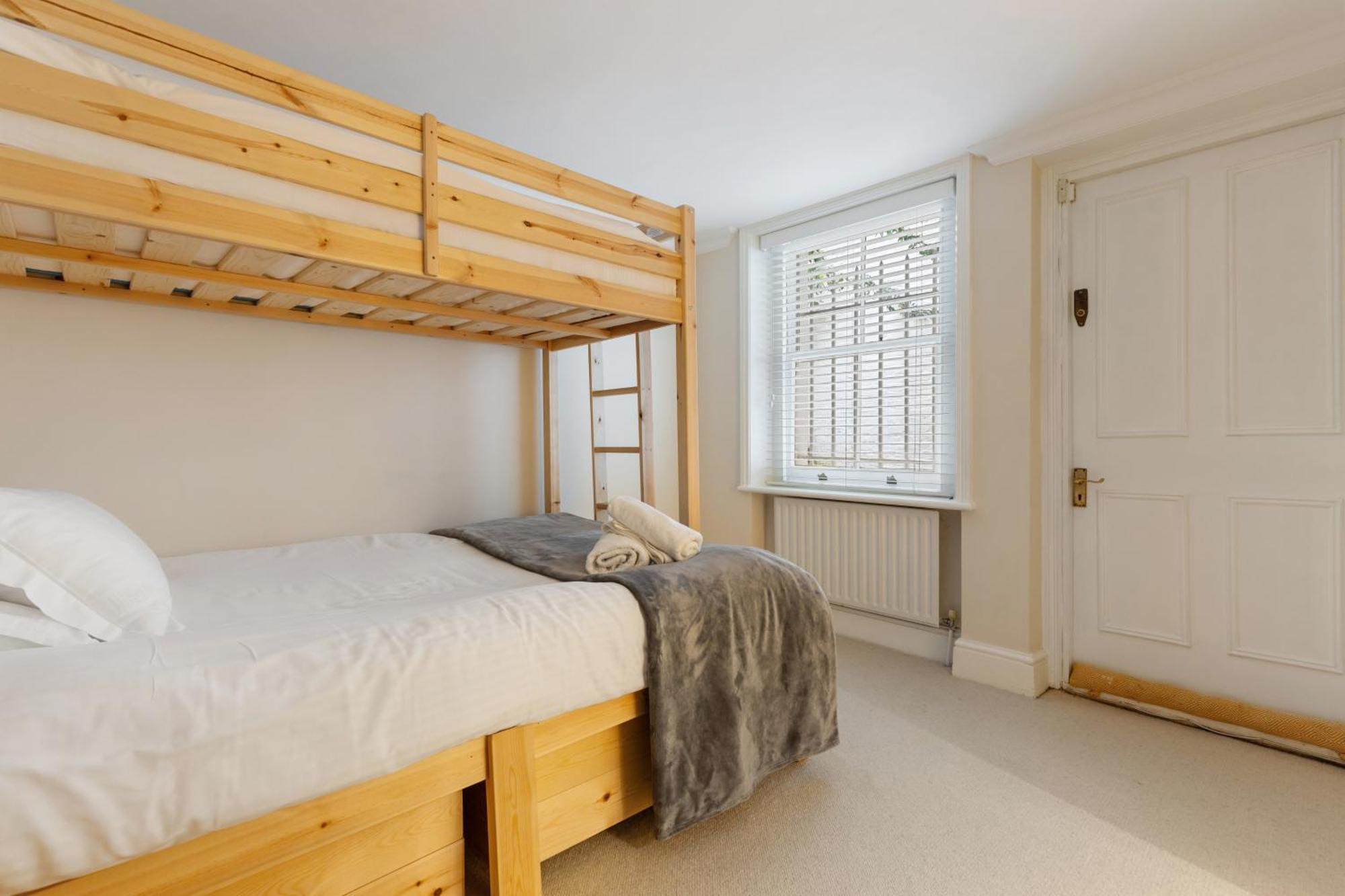 Kensington Spacious Apartamento *