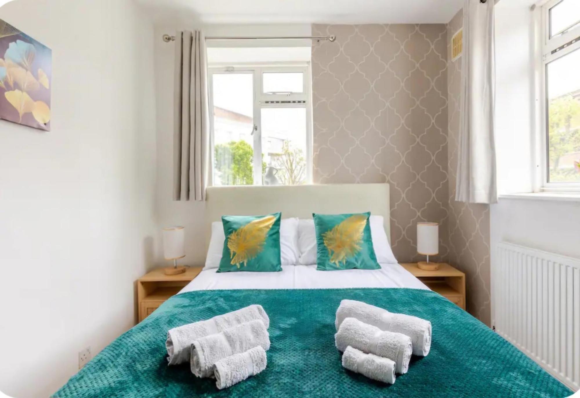 Apartment Spacious Two Bedroom In Battersea, Free Parking