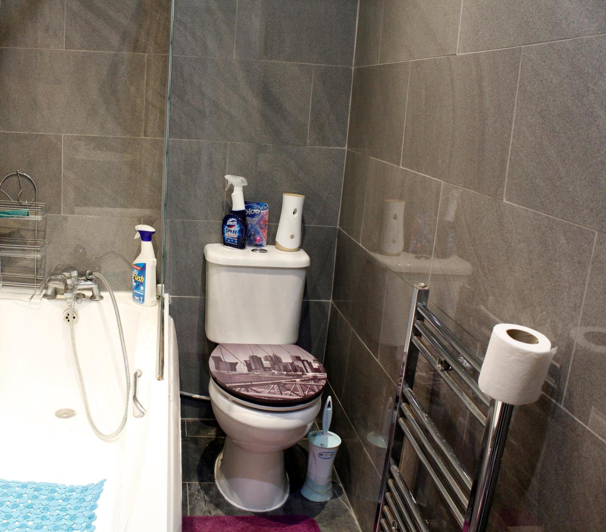Earlycheckin Spacious House W Parking In Holiday home *