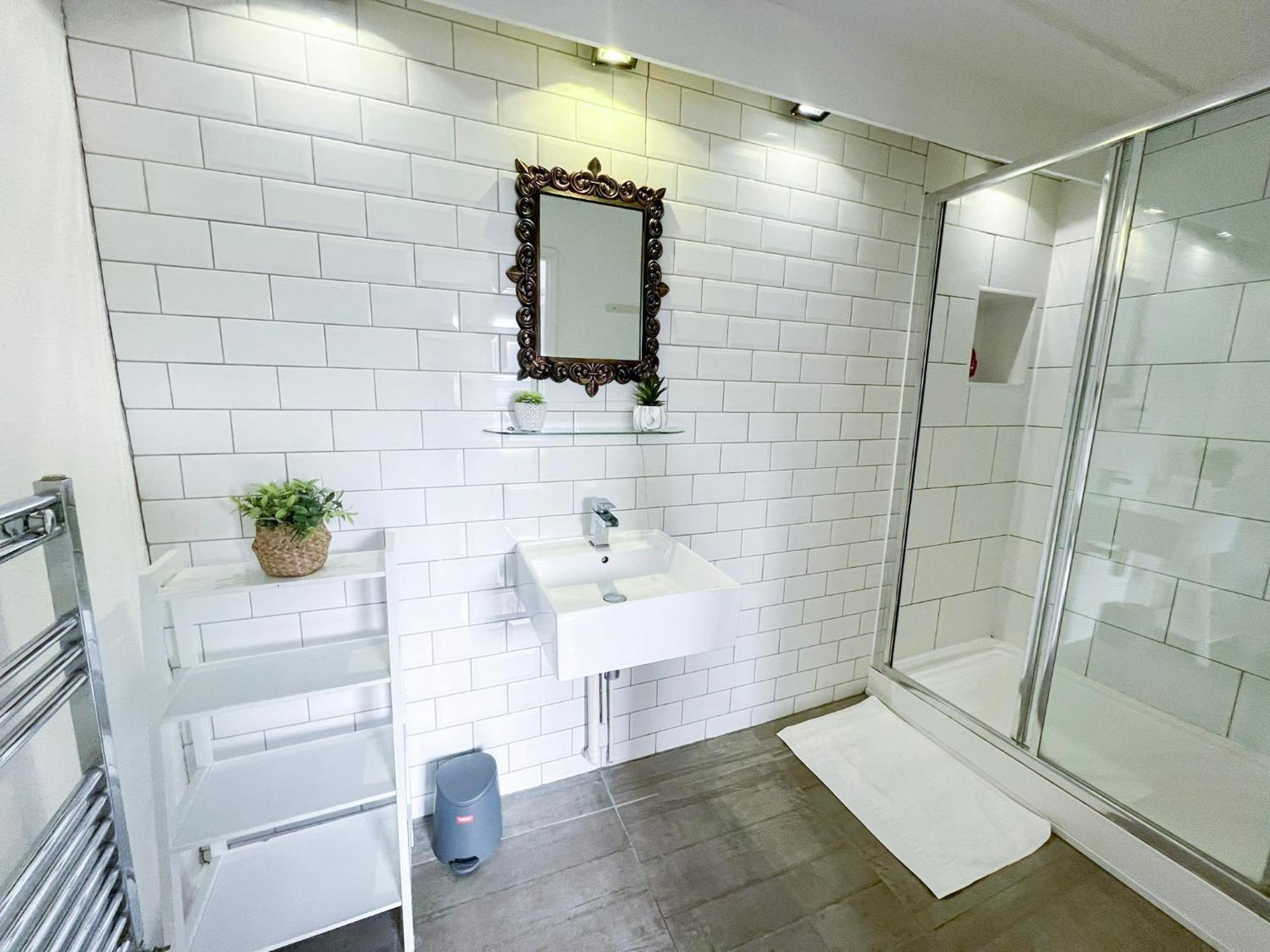 2 Bedroom Flat A Short Walk Away To Barbican Centre Near Farringdon, Old St Londres