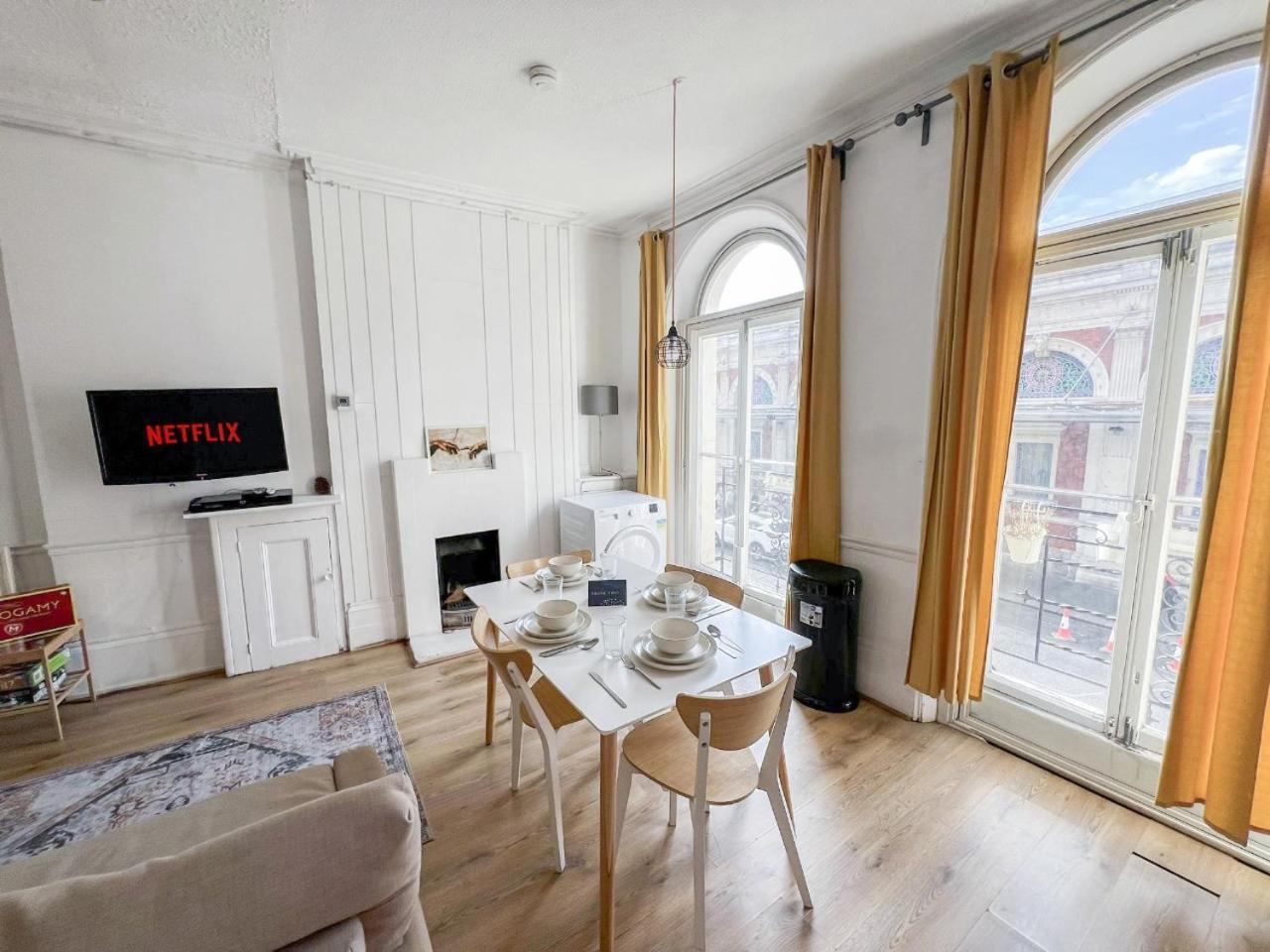 2 Bedroom Flat A Short Walk Away To Barbican Centre Near Farringdon, Old St Londres