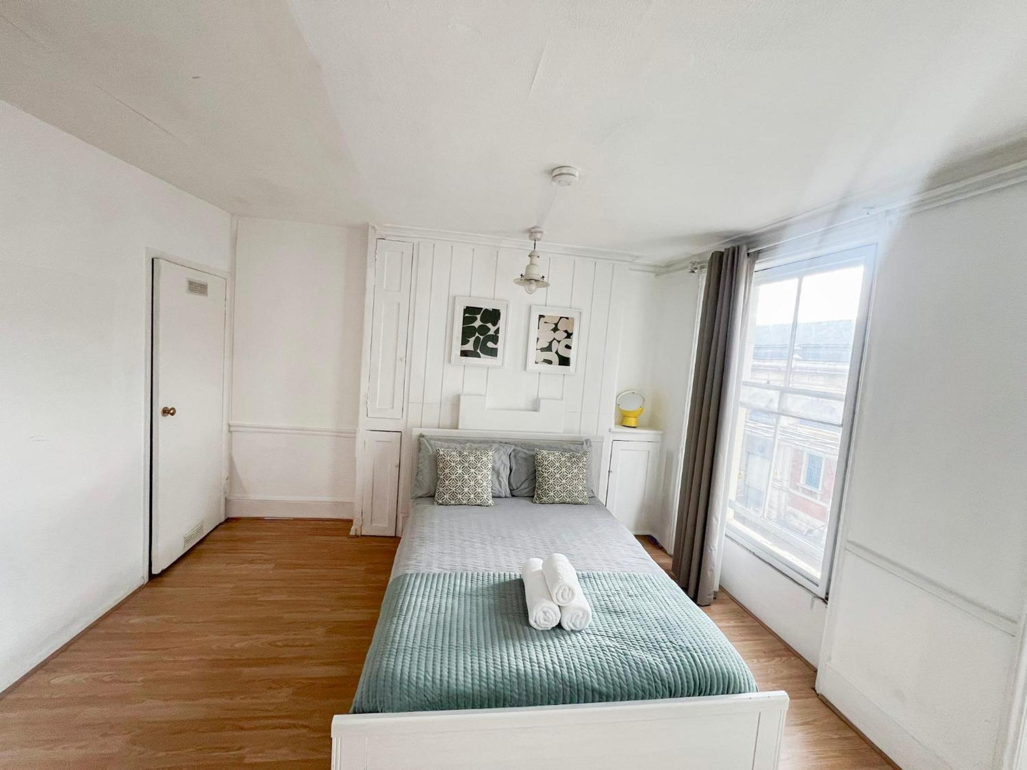 2 Bedroom Flat A Short Walk Away To Barbican Centre Near Farringdon, Old St Apartamento