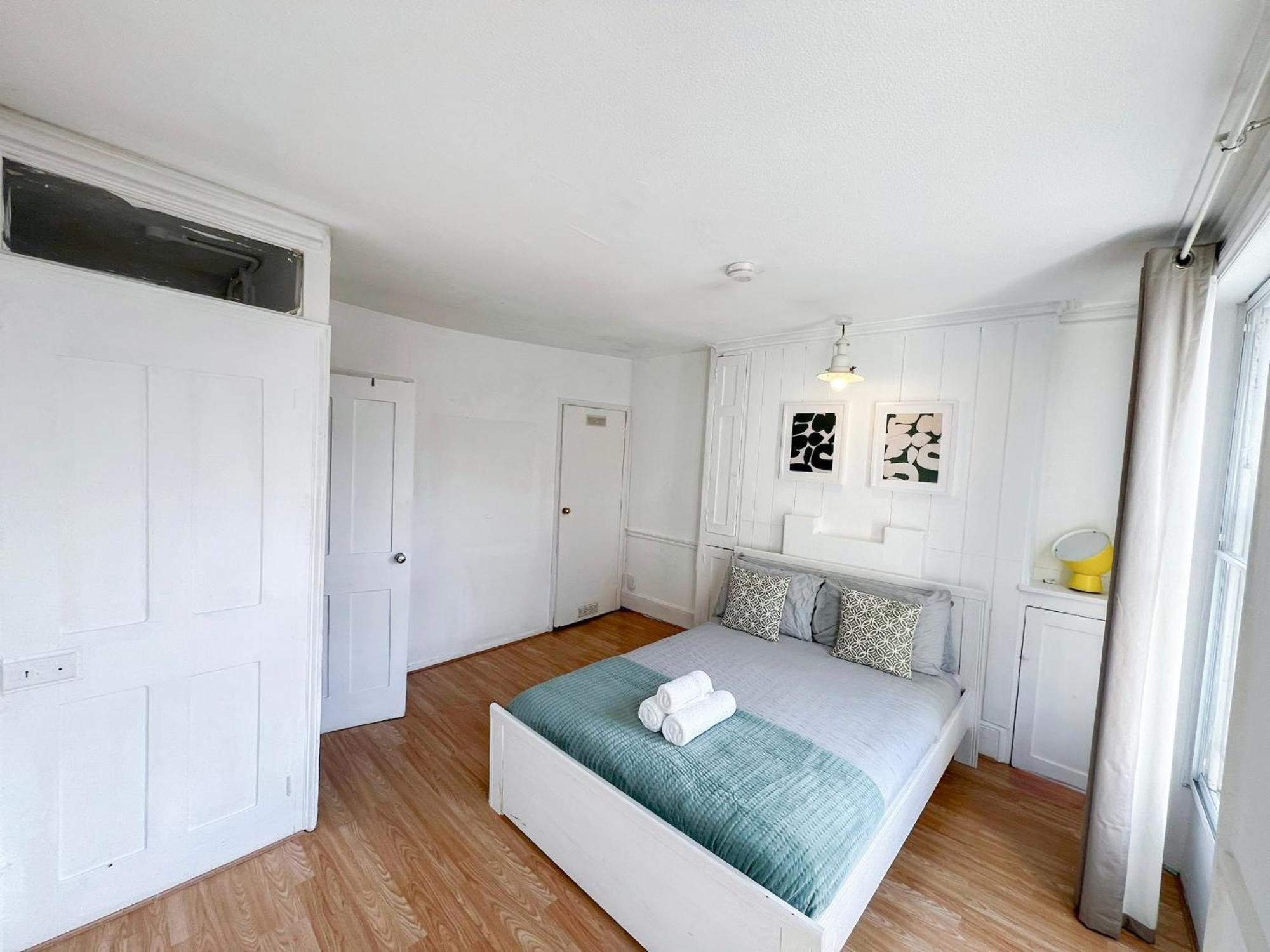 2 Bedroom Flat A Short Walk Away To Barbican Centre Near Farringdon, Old St * Londres