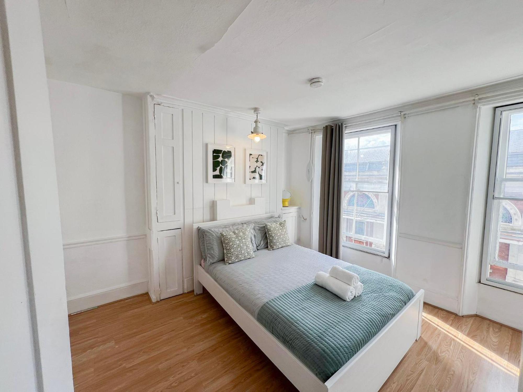2 Bedroom Flat A Short Walk Away To Barbican Centre Near Farringdon, Old St * Londres