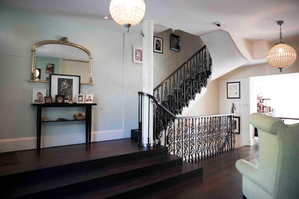 Stunning Townhouse In Beautiful Notting Hill Appartement Londen