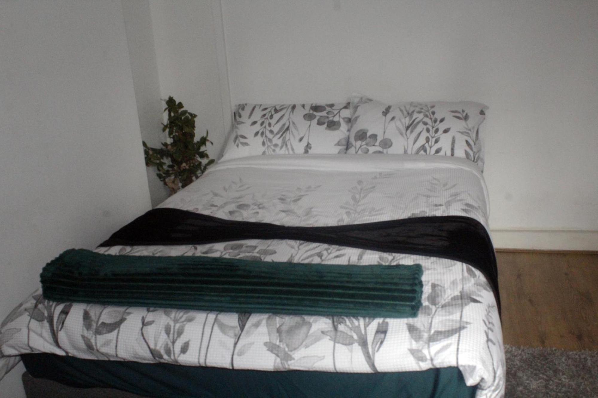 Holiday home Earlycheckin Spacious House W Parking In *