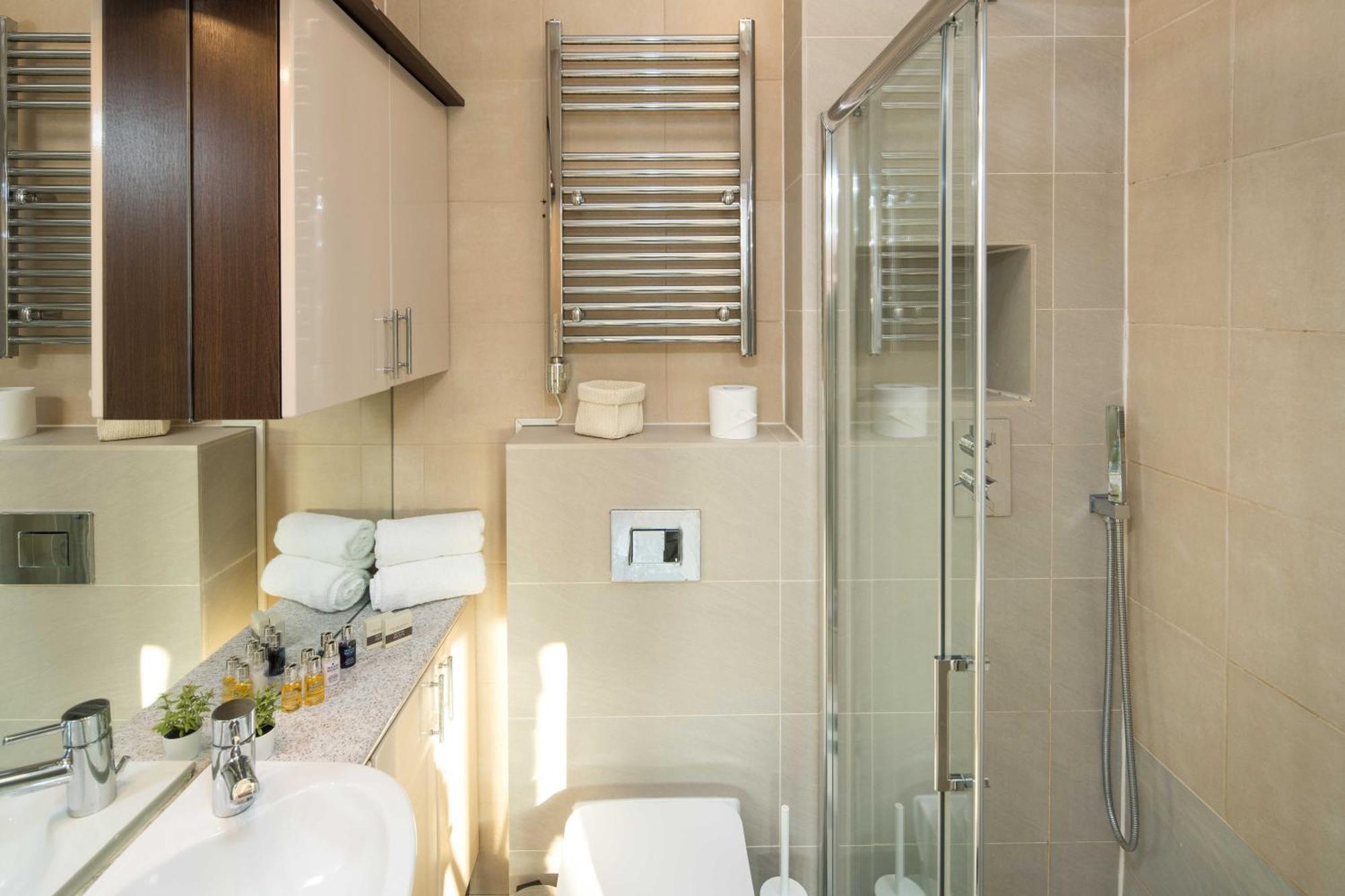 Holiday home Luxury Pool House With Free Parking - Unico Residences