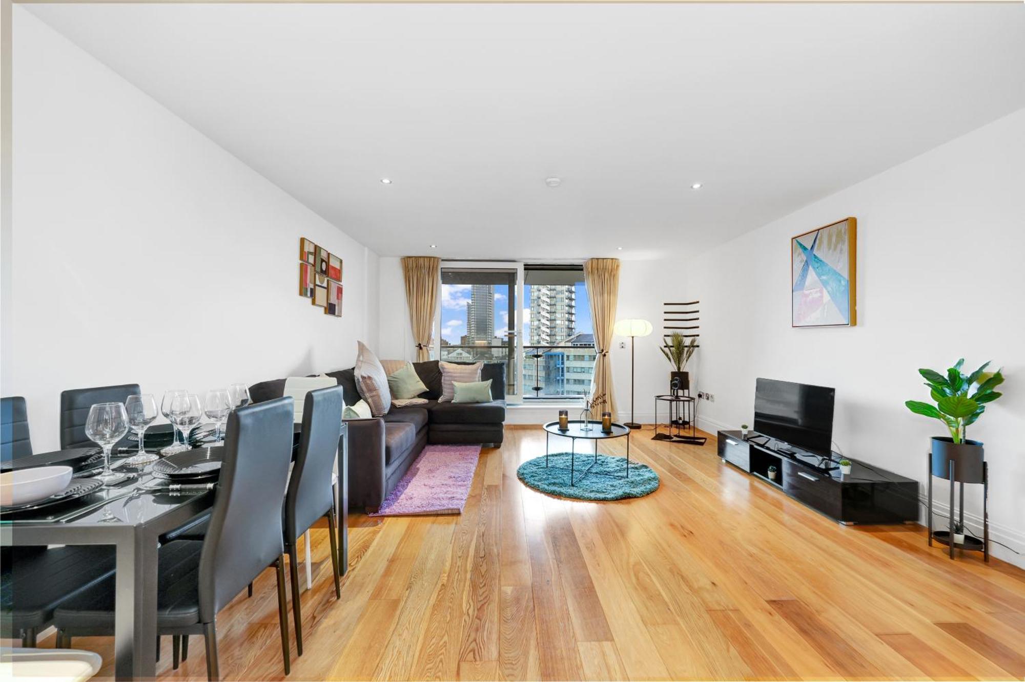 Apartment Sleeps 8, Parking, River Views, Chelsea 3 Bdr