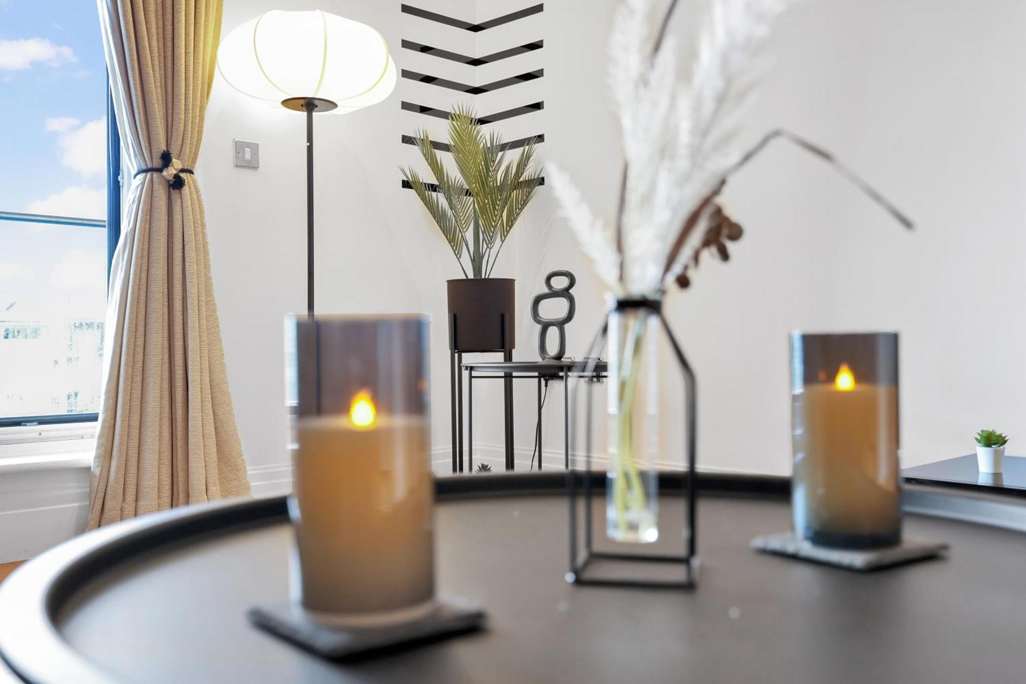 Apartment Sleeps 8, Parking, River Views, Chelsea 3 Bdr