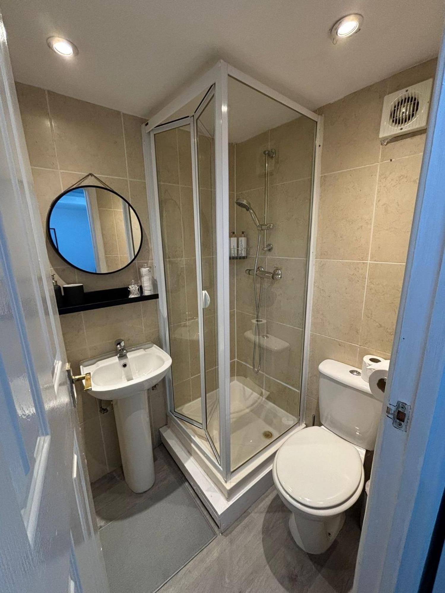 Apartment Top Floor Delightful Flat London