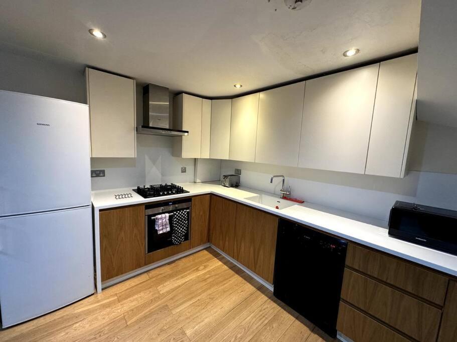 Paddington Station 2 Bedroom House Apartment *