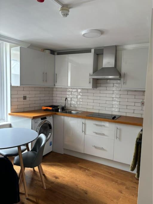 Premium In Piccadilly Apartment *