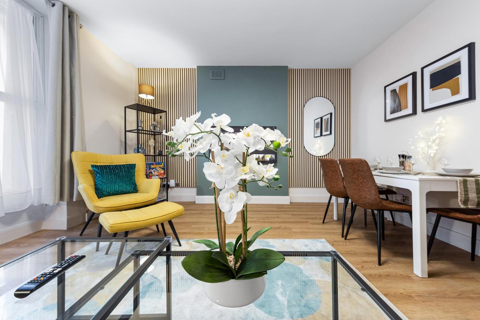 Maida Vale, Modern Apt, Sleeps 4, London. London