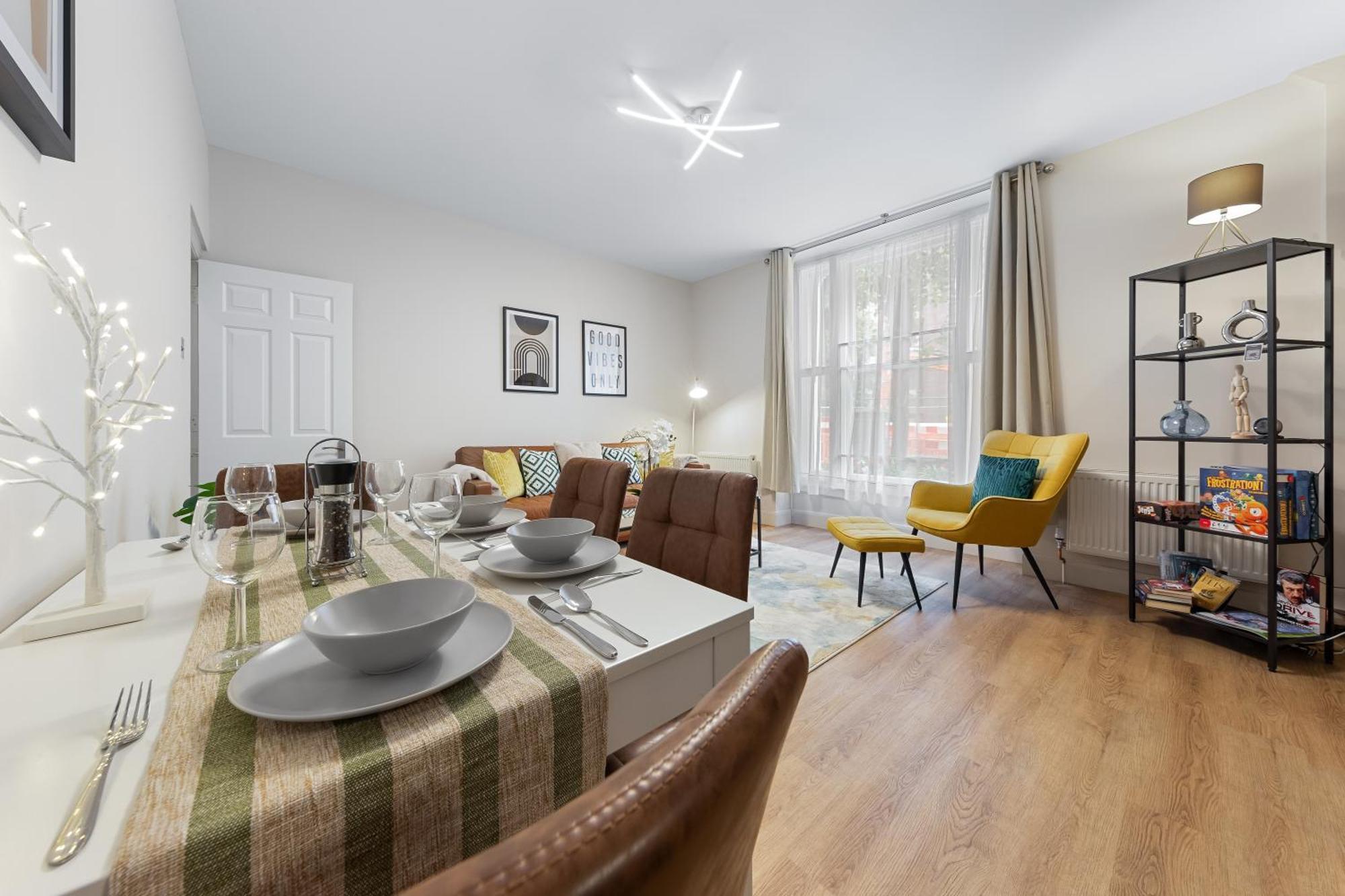 Maida Vale, Modern Apt, Sleeps 4, London. Apartment