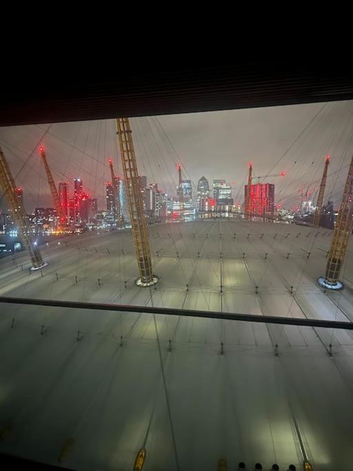 Lushpen - O2 Arena Apartment *
