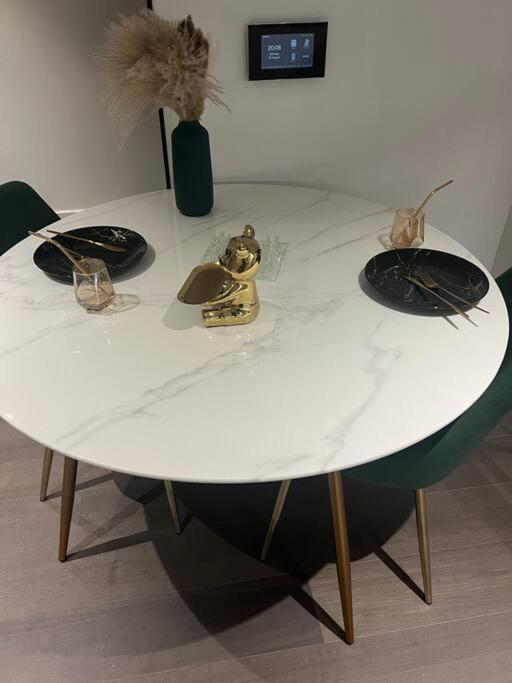 Lushpen - O2 Arena Apartment London