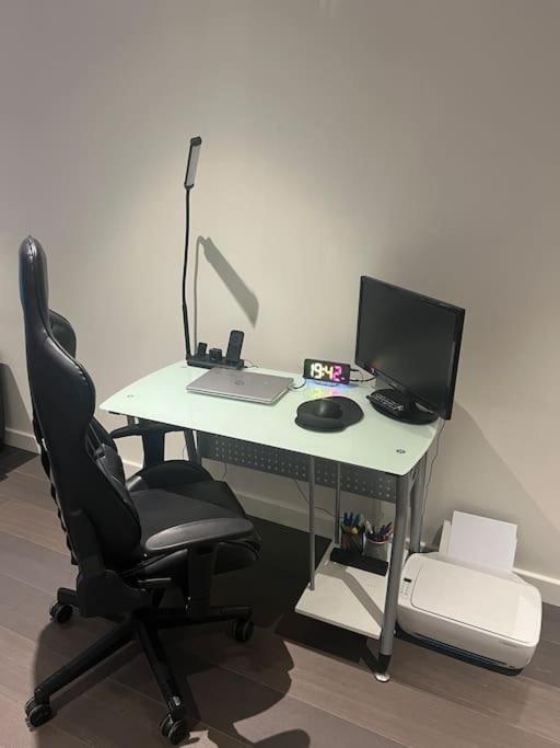Lushpen - O2 Arena Apartment *