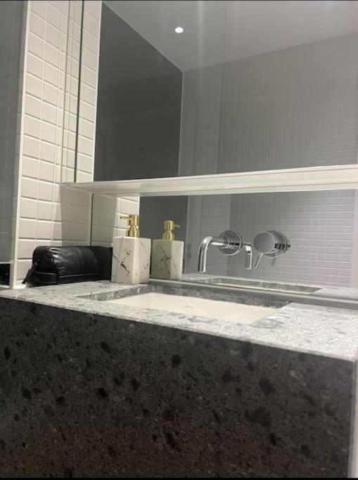Lushpen - O2 Arena Apartment London