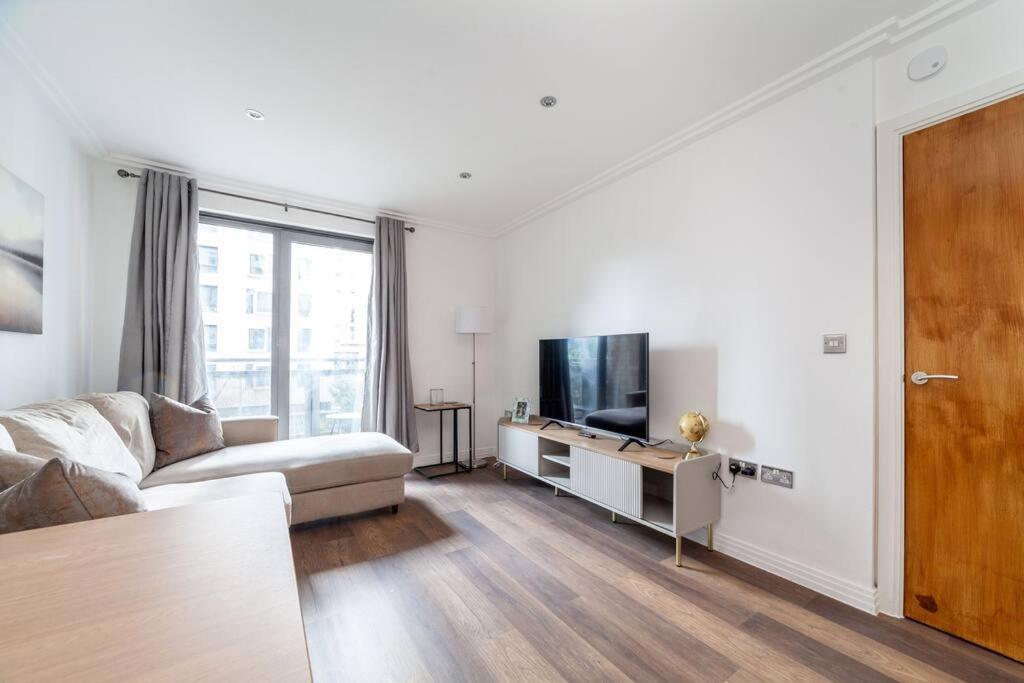 Cozy & Stylish 2-bed Flat In Trentham Ct, *