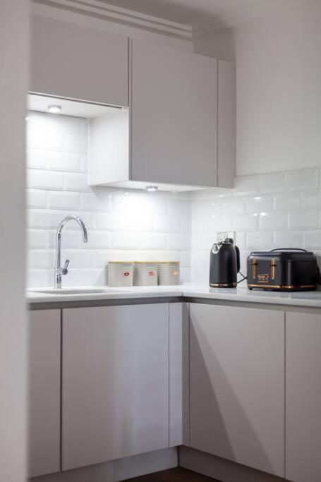 Appartement Cozy & Stylish 2-bed Flat In Trentham Ct, Londen