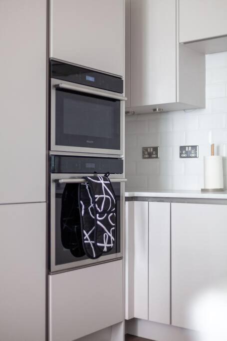 Cozy & Stylish 2-bed Flat In Trentham Ct, Appartement