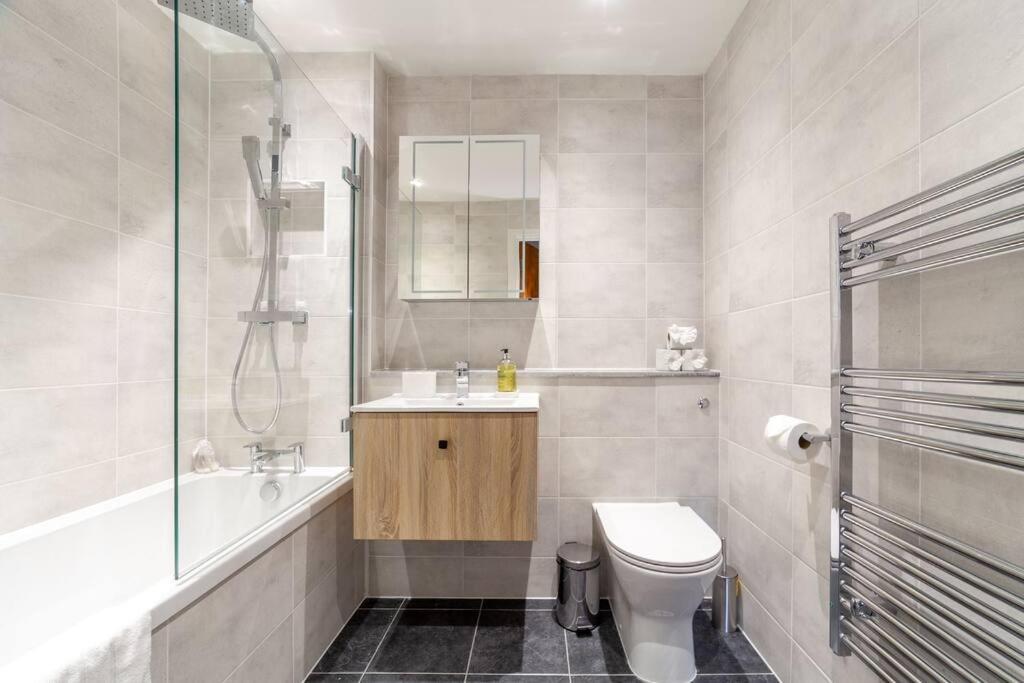 Cozy & Stylish 2-bed Flat In Trentham Ct, Appartement *