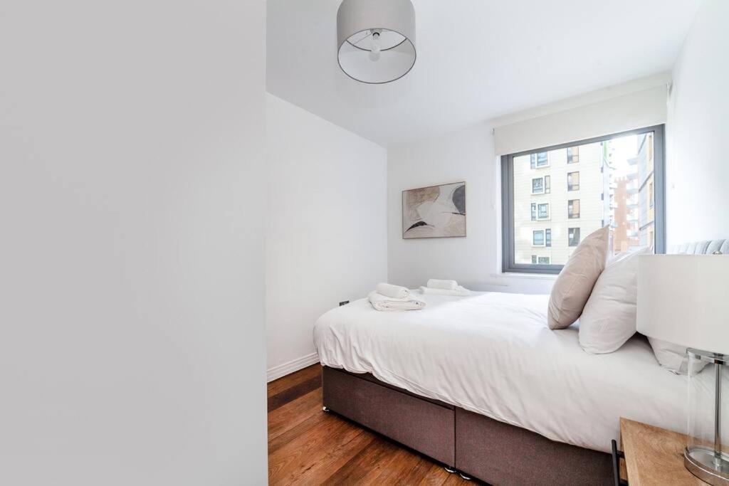 Cozy & Stylish 2-bed Flat In Trentham Ct, Londen