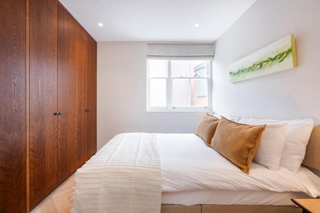 Covent Garden 2 Bed 2 Bath Duplex *