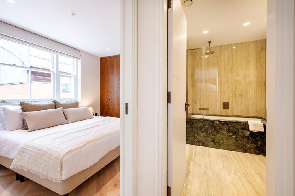 Covent Garden 2 Bed 2 Bath Duplex London