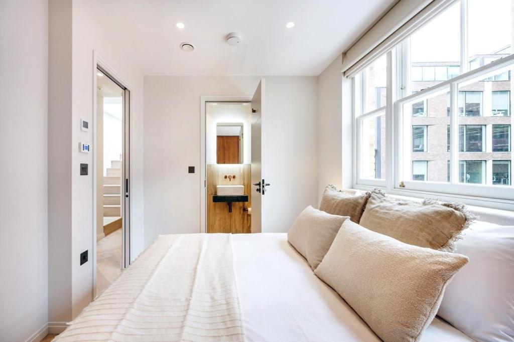 Covent Garden 2 Bed 2 Bath Duplex Apartment *