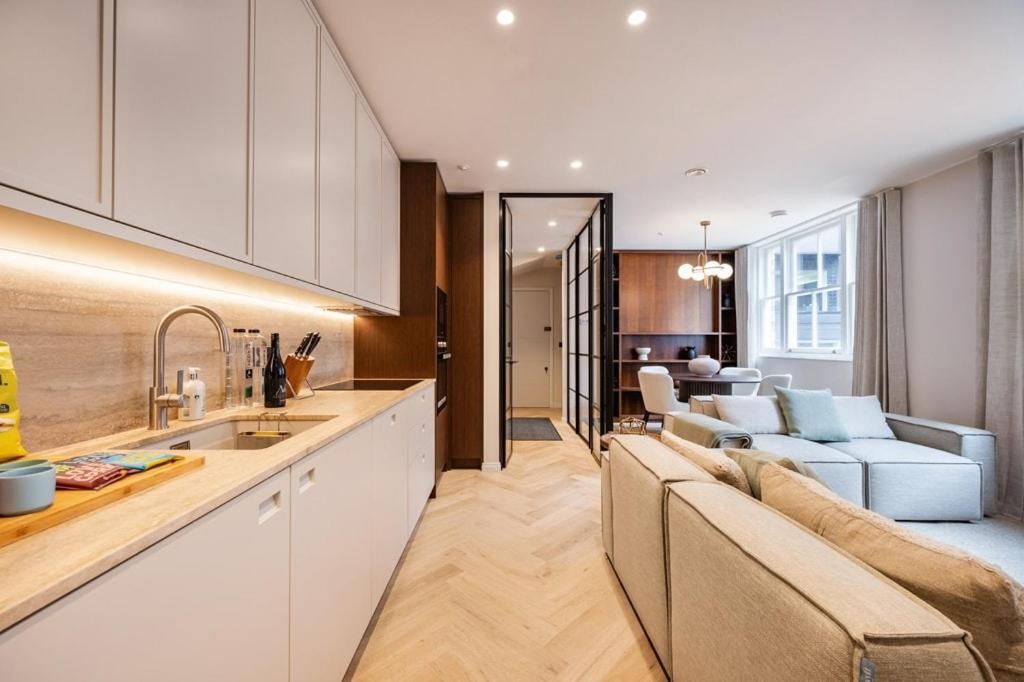 Covent Garden 2 Bed 2 Bath Duplex * London
