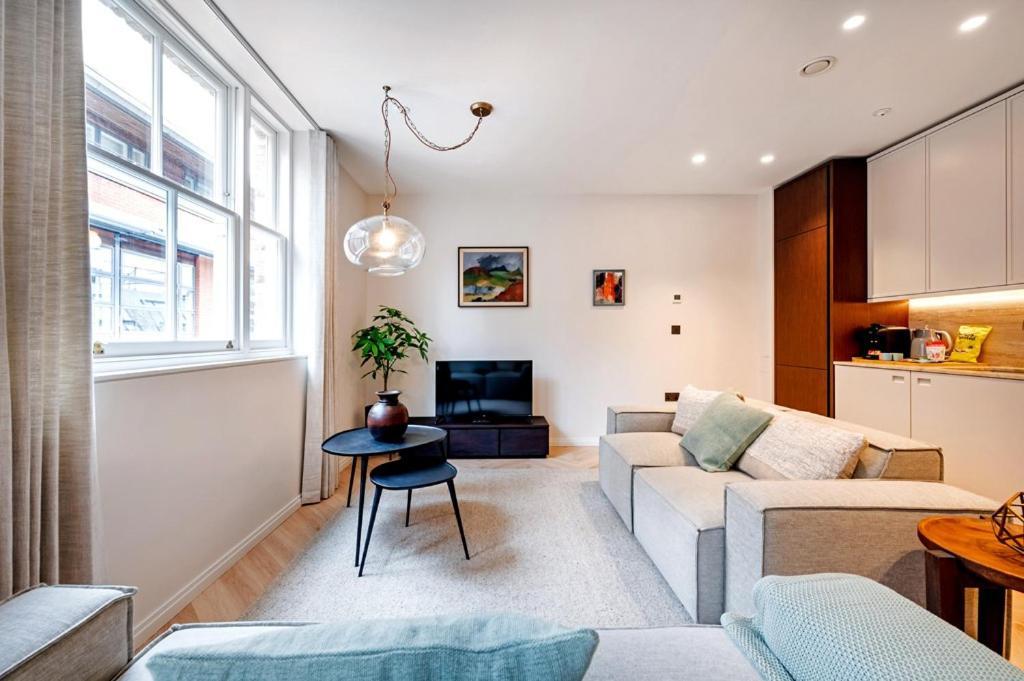 Covent Garden 2 Bed 2 Bath Duplex Apartment *